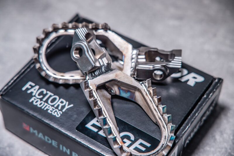 RME023-titanium-footpegs-photo-on-box-close-up-800×534